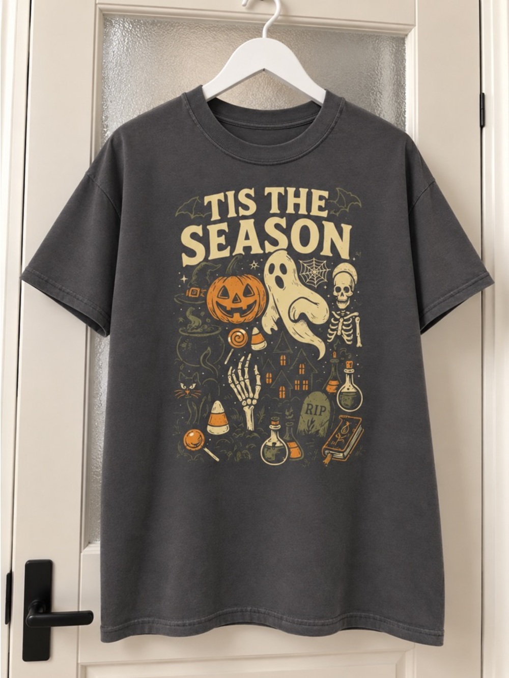 'Tis The Season' Halloween Graphic Pepper Tee